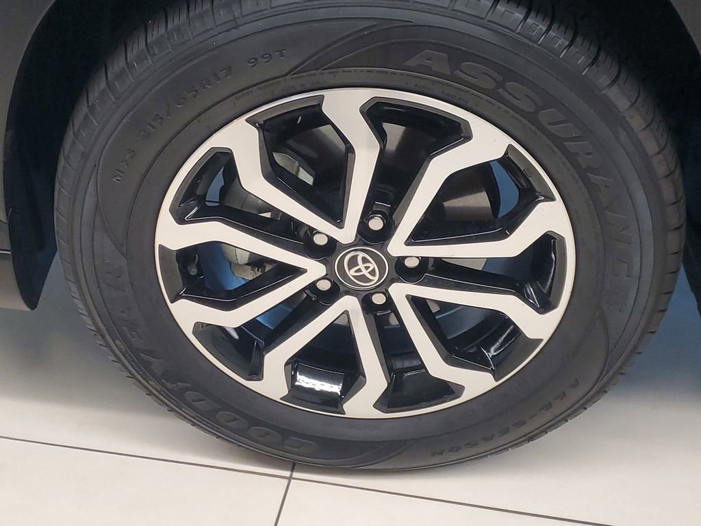 Used 2024 Toyota Corolla Cross SE image 4