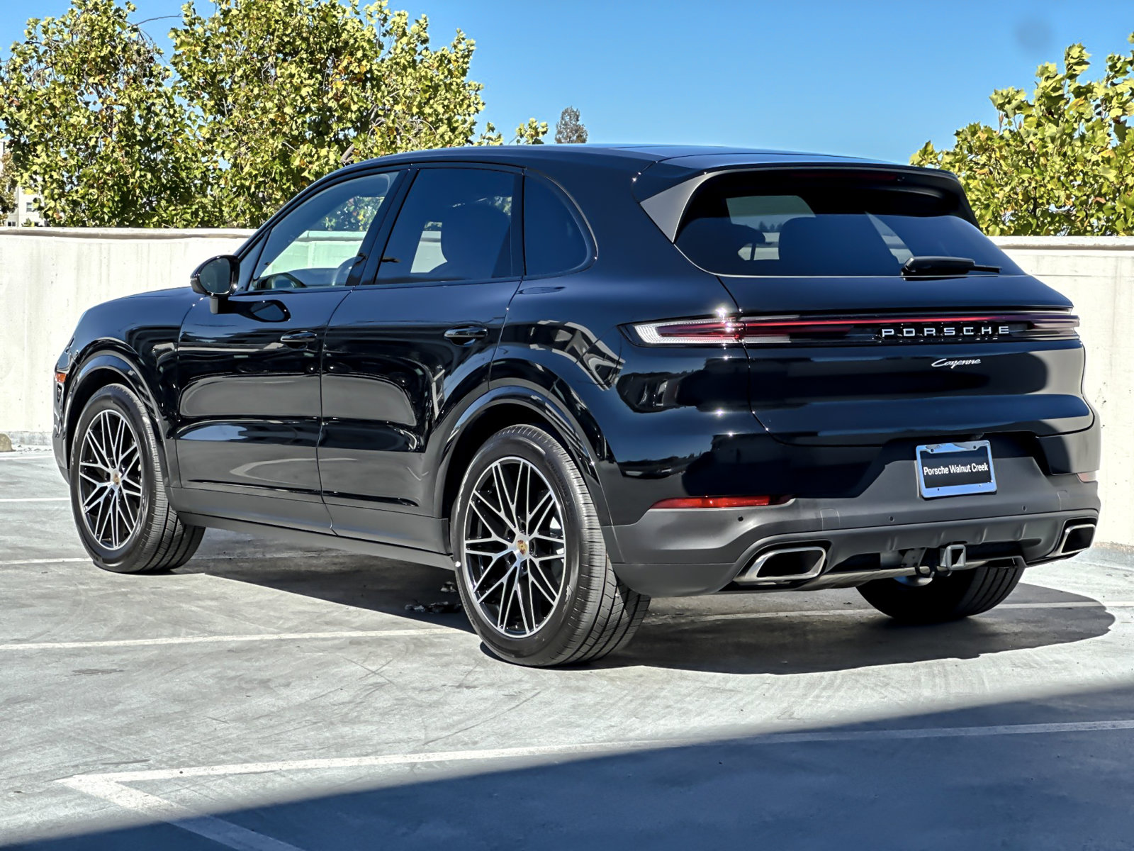 Certified 2024 Porsche Cayenne AWD/4WD image 4