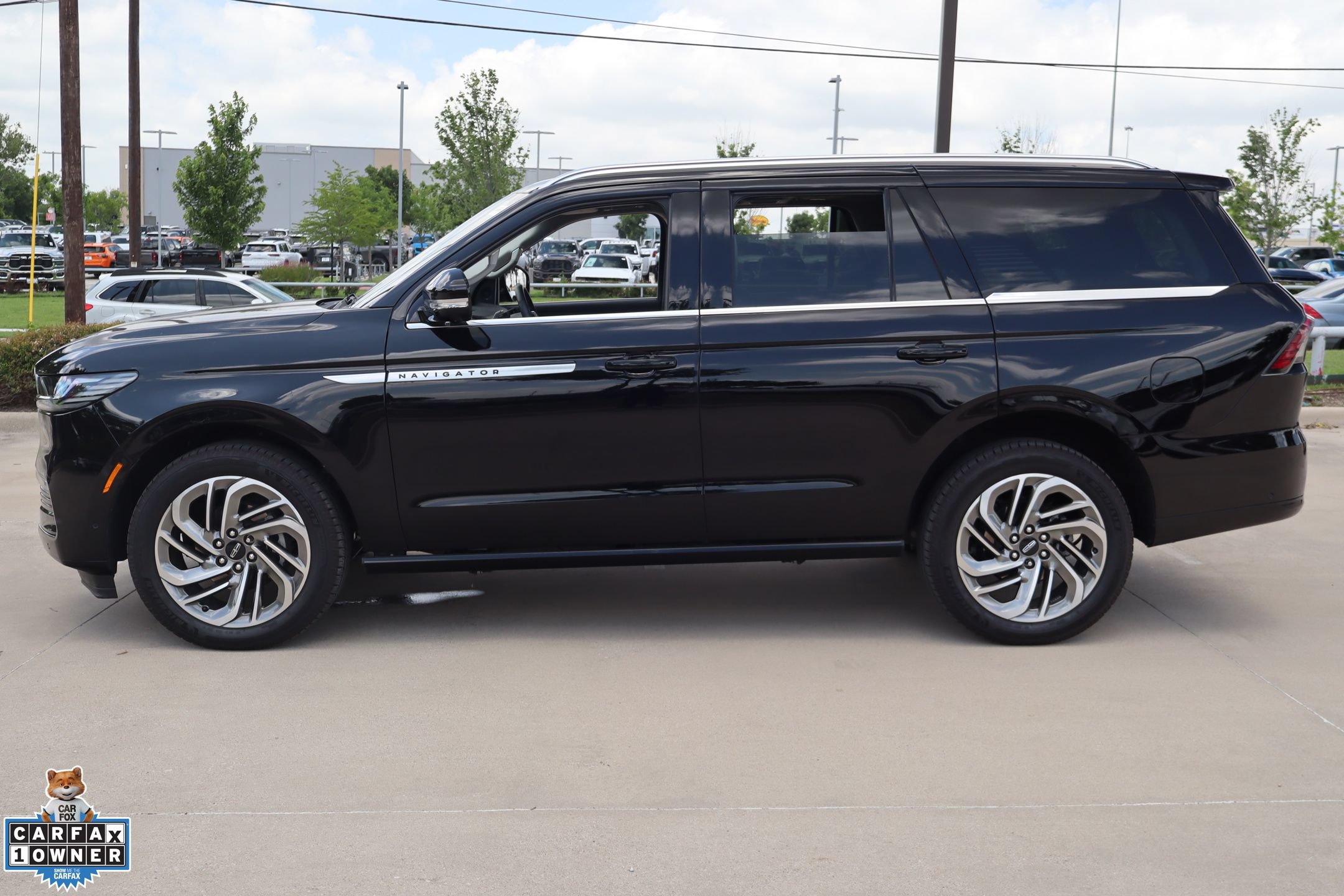 Used 2025 Lincoln Navigator Reserve AWD/4WD image 7