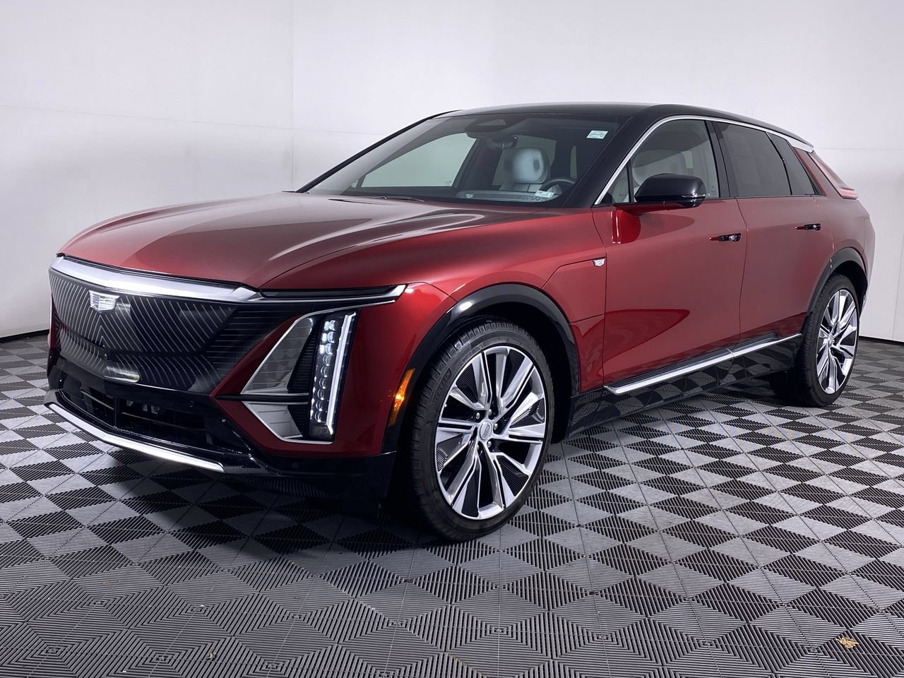 Certified 2024 Cadillac Lyriq Sport w/ LPO, Floor Liner Package AWD/4WD image 18