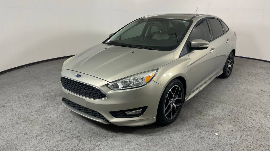 Used 2016 Ford Focus SE w/ SE Sport Package FWD image 1