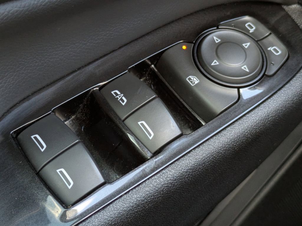 Used 2022 Chevrolet Equinox Premier image 24