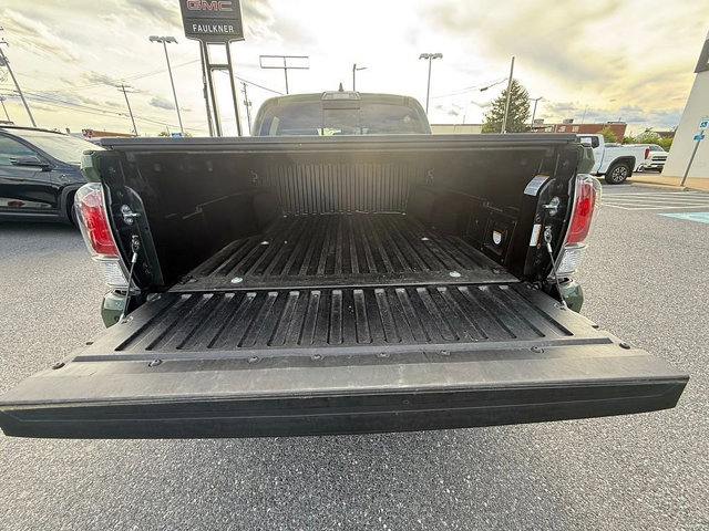 Used 2022 Toyota Tacoma TRD Sport w/ Technology Package AWD/4WD image 14