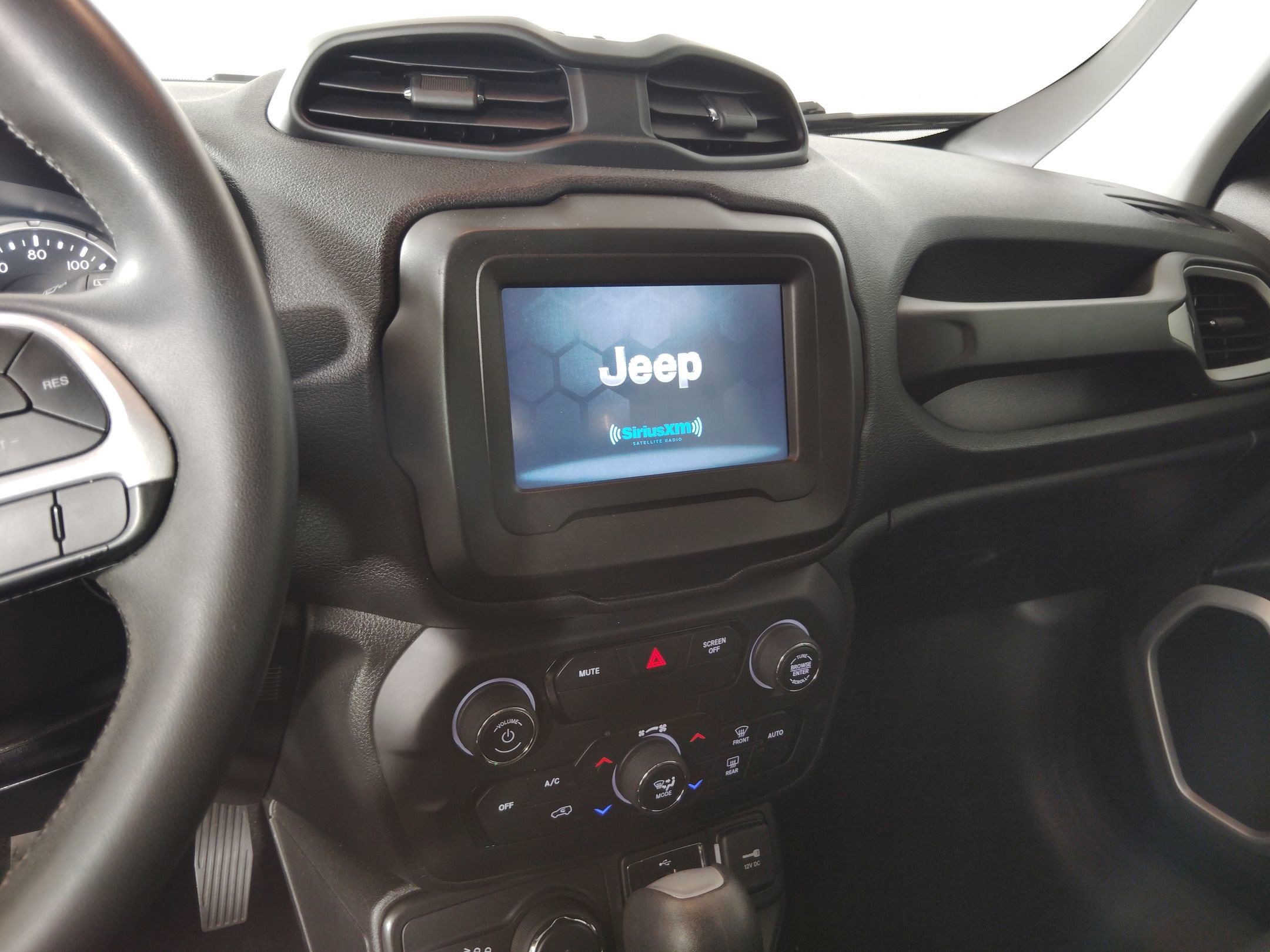 Used 2020 Jeep Renegade Latitude image 24
