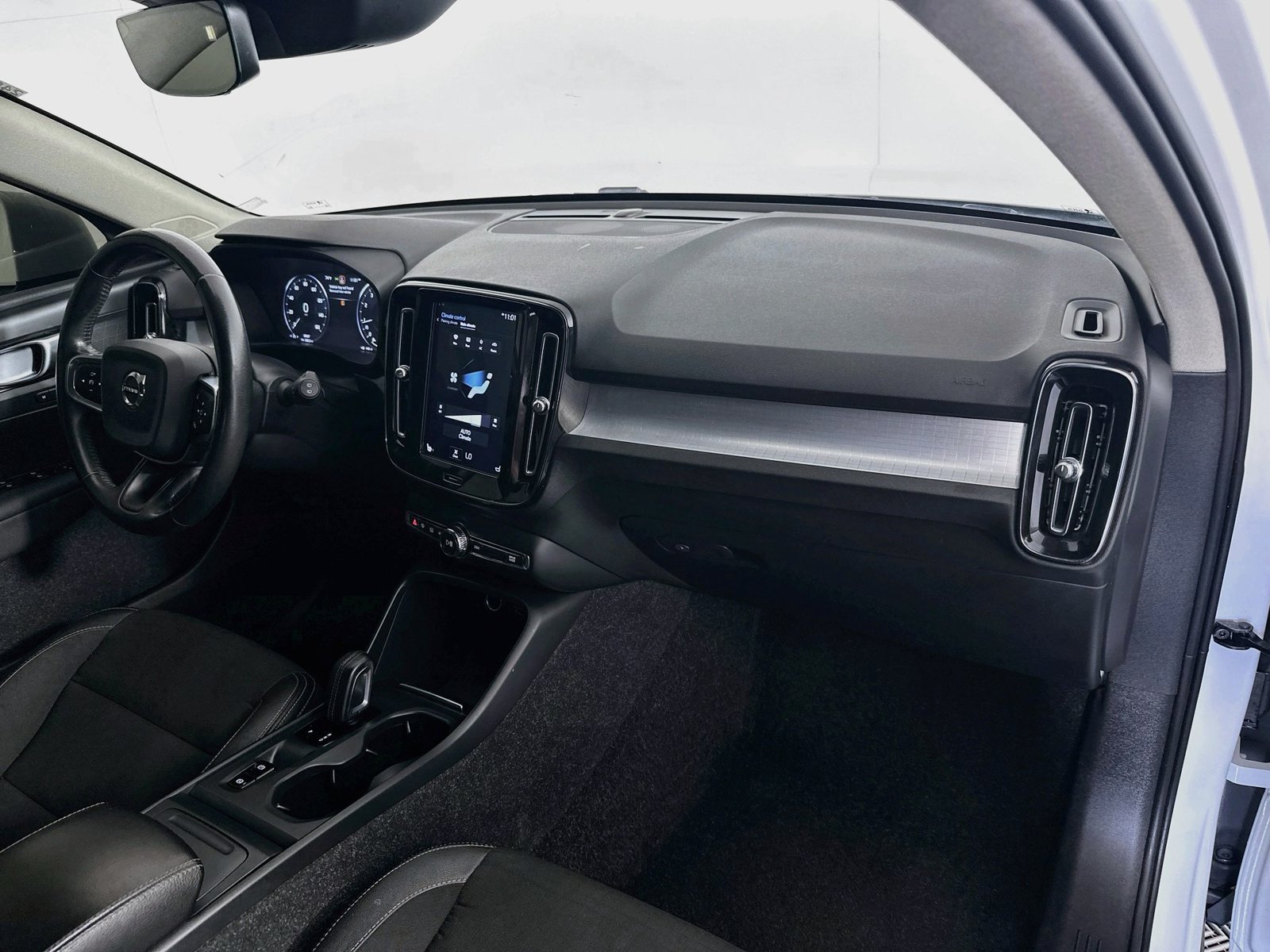 Used 2020 Volvo XC40 T5 Momentum AWD/4WD image 27
