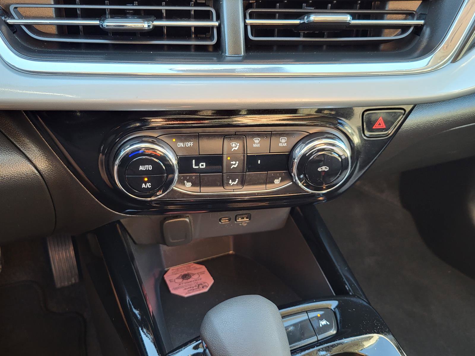 Used 2025 Chevrolet Trax LT w/ LT Convenience Package image 28