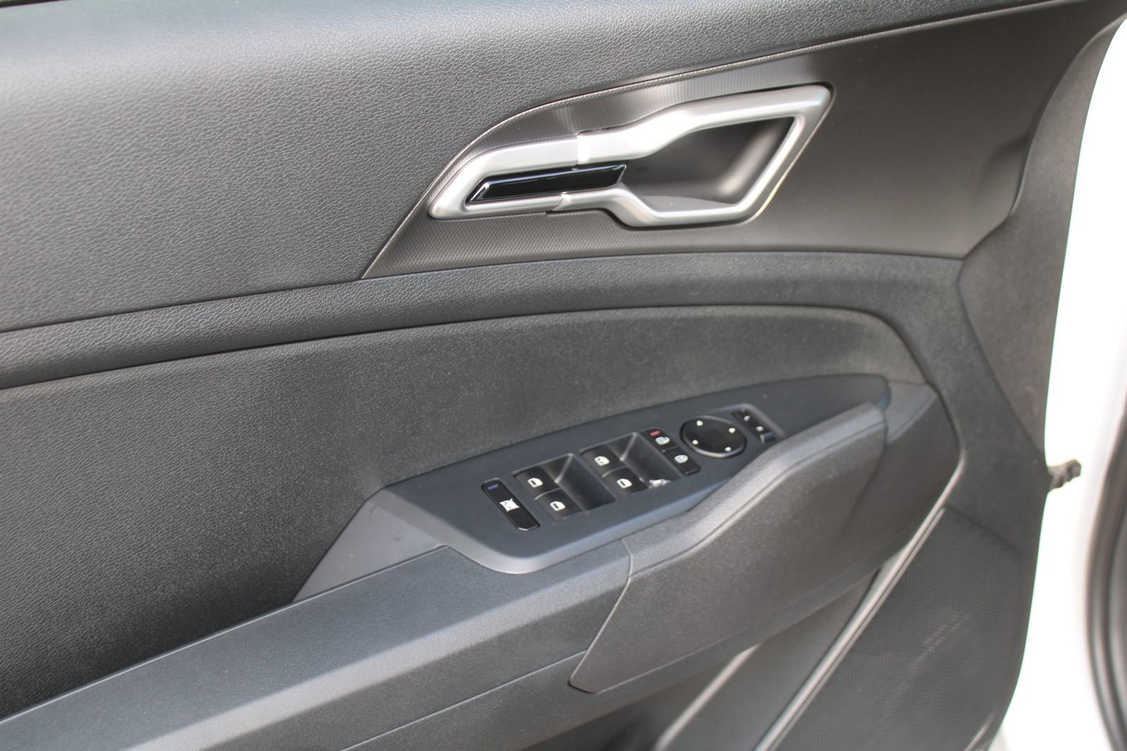 New 2026 Kia Sportage LX FWD image 18