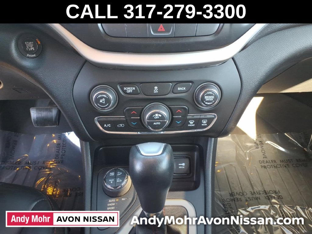Used 2014 Jeep Cherokee Trailhawk w/ Comfort/Convenience Group AWD/4WD image 32