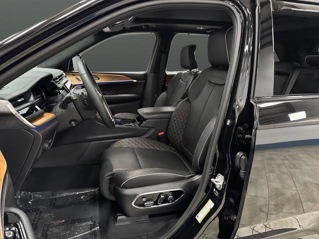 Used 2025 Jeep Grand Cherokee Summit w/ Obsidian Package image 4