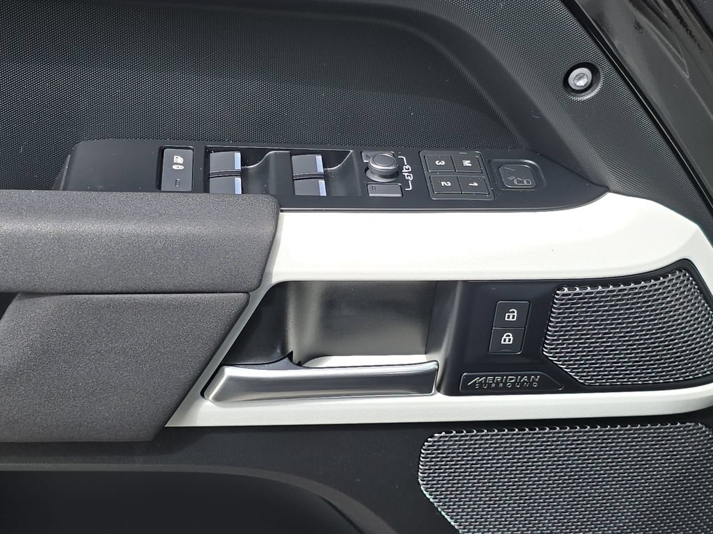 Used 2022 Land Rover Defender 110 SE AWD/4WD image 29