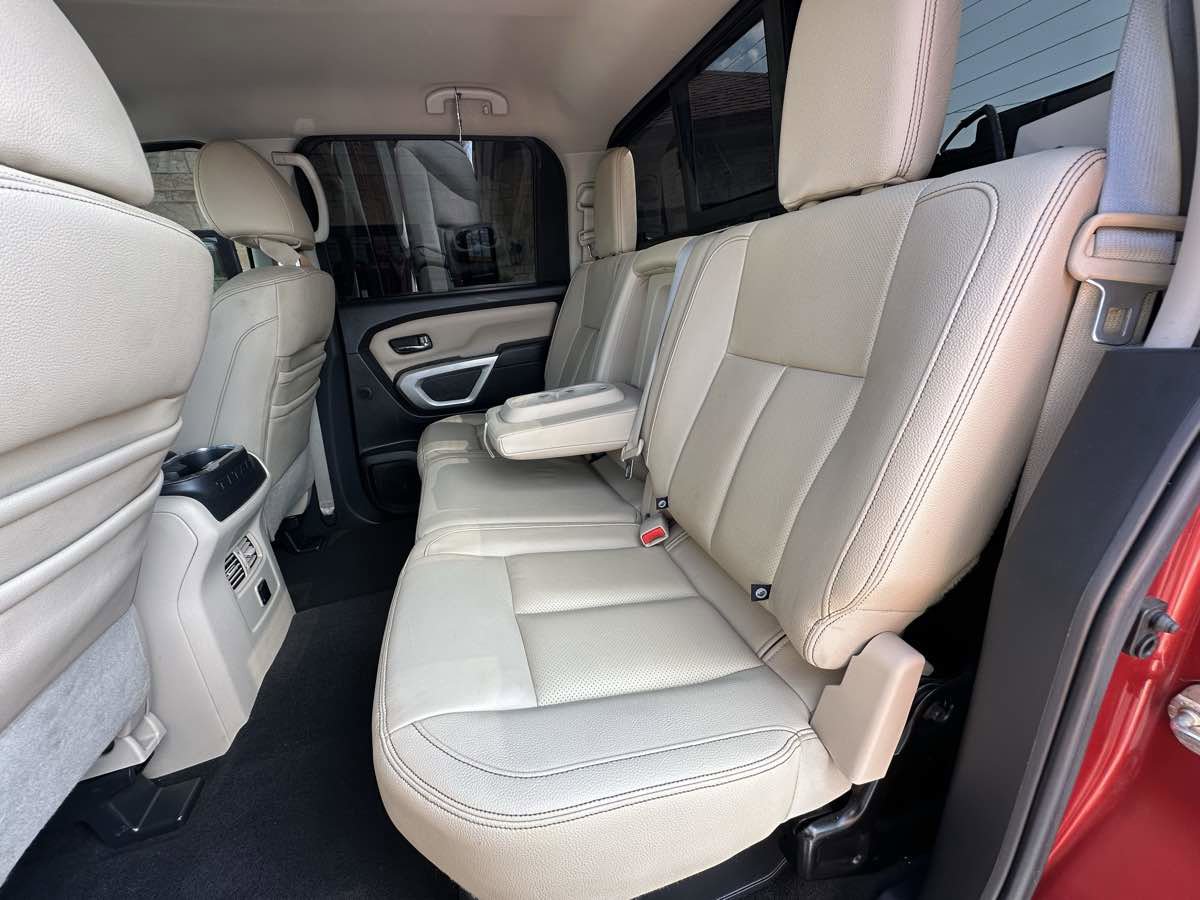 Used 2016 Nissan Titan SL RWD image 9