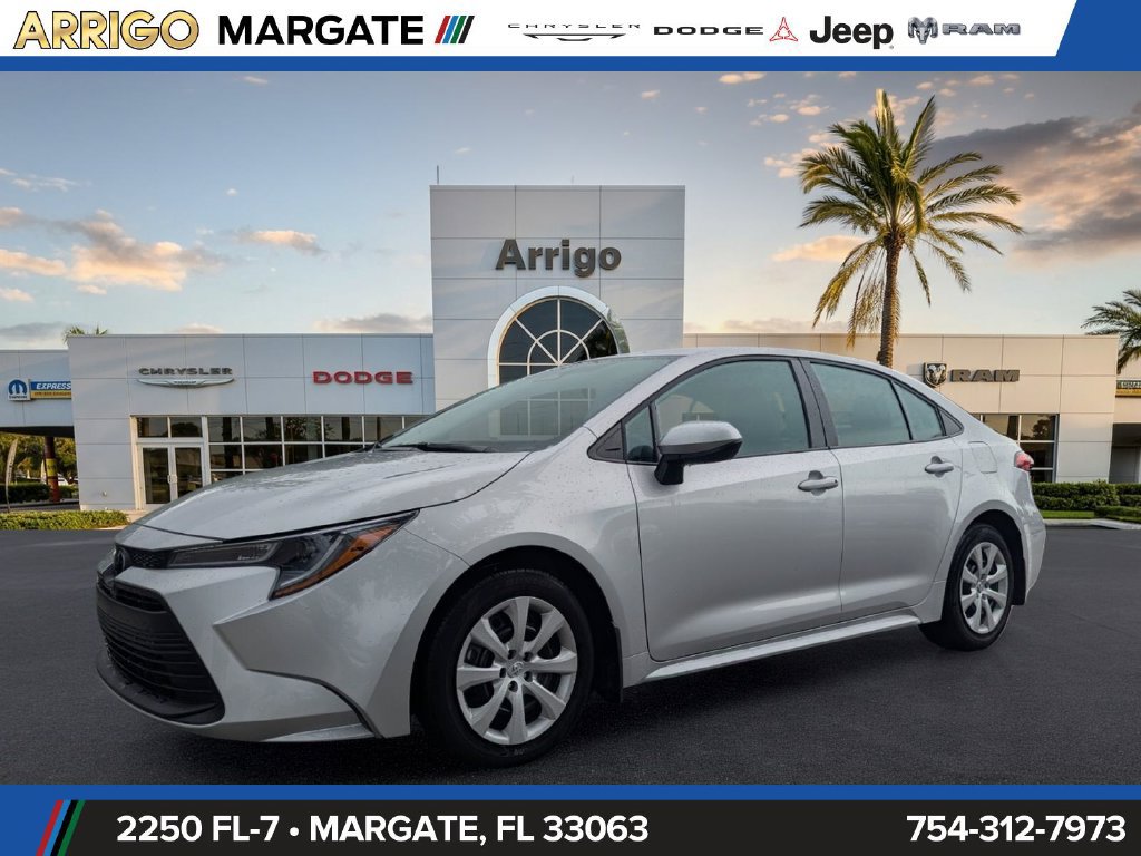 Used 2025 Toyota Corolla LE FWD image 3