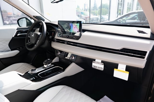 New 2025 Mitsubishi Outlander AWD image 31
