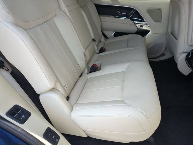 Used 2023 Land Rover Range Rover Long Wheelbase SE AWD/4WD image 17