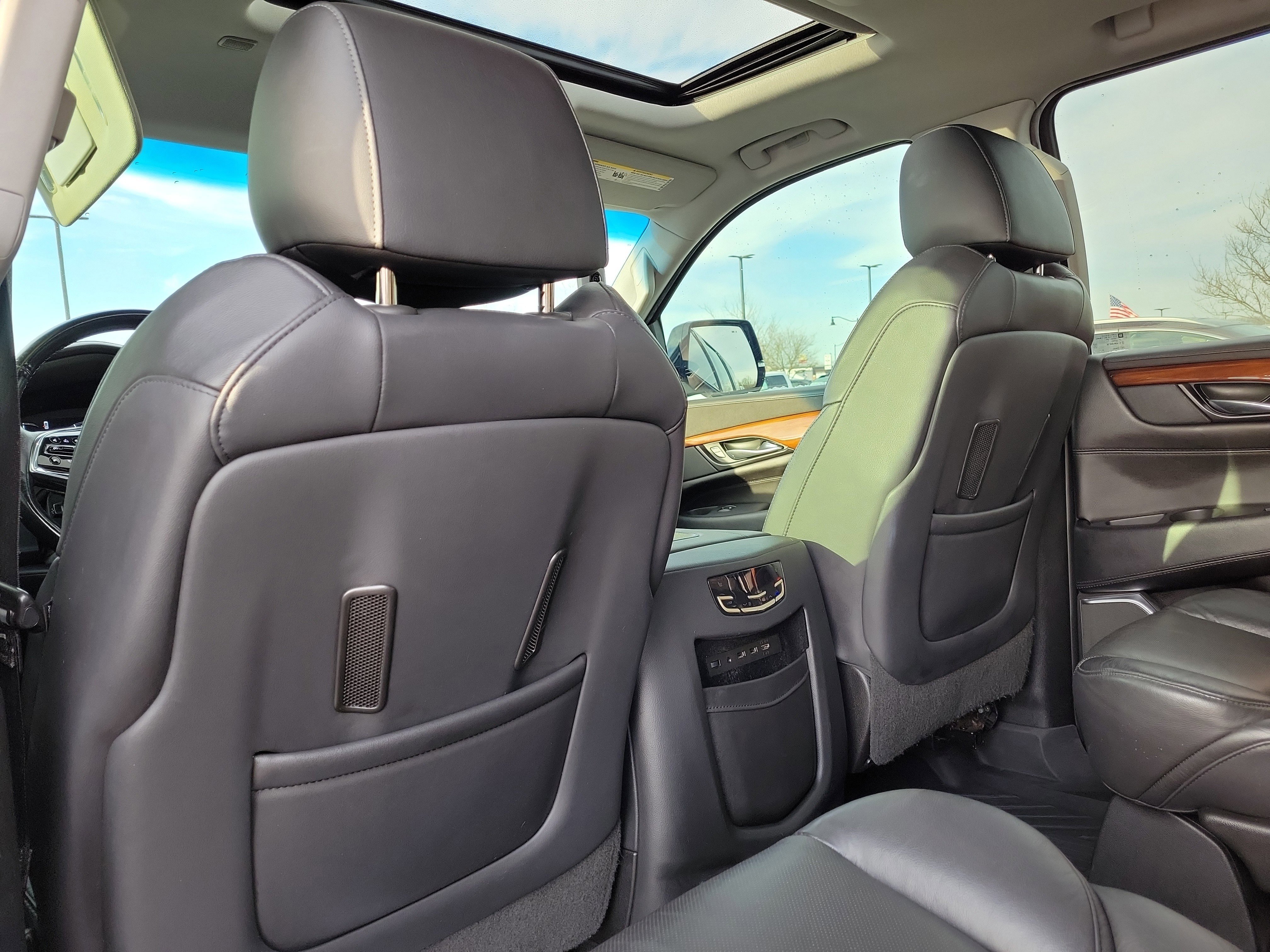 Used 2019 Cadillac Escalade ESV Luxury image 12