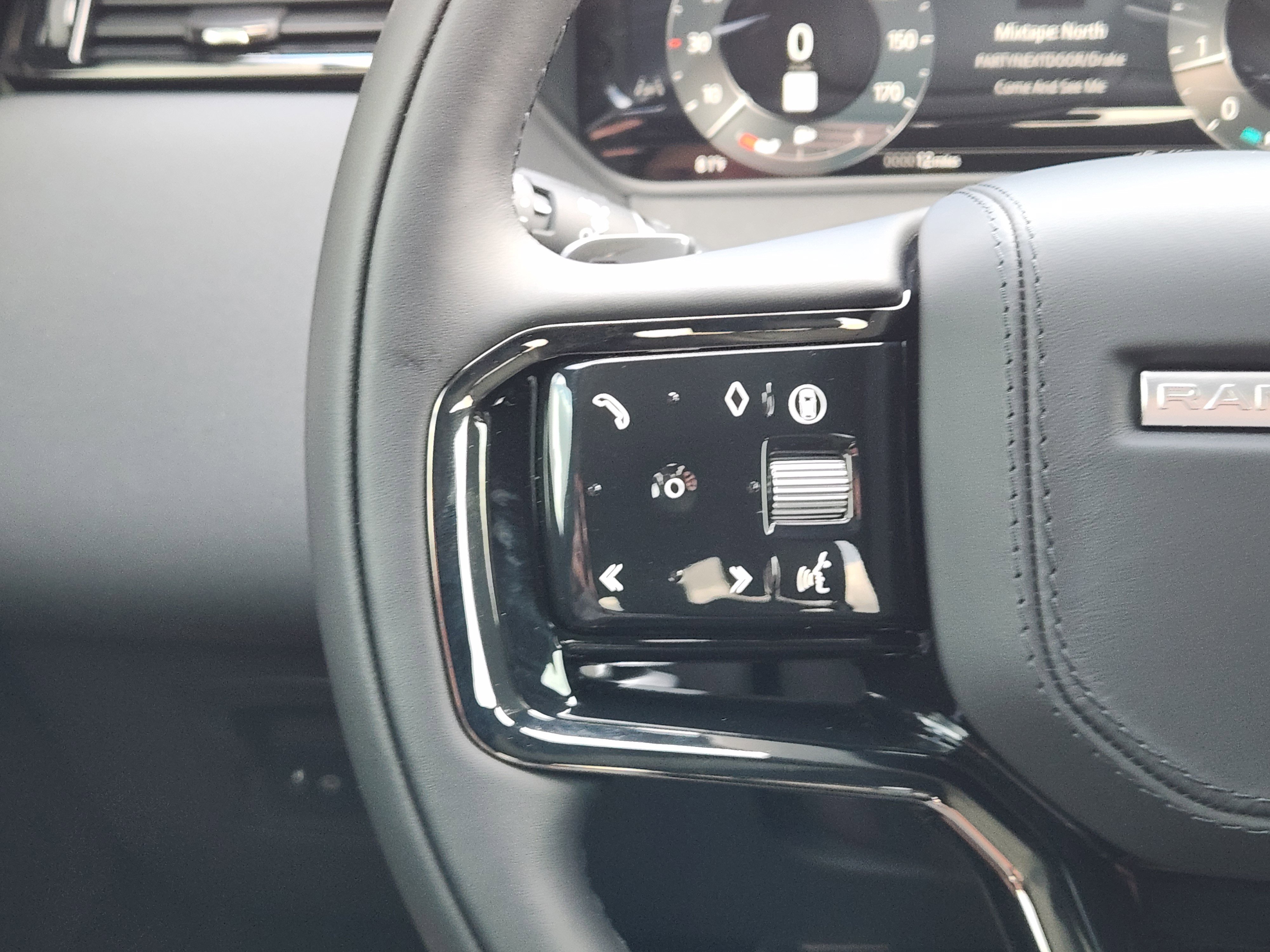 New 2026 Land Rover Range Rover Velar Dynamic SE image 27