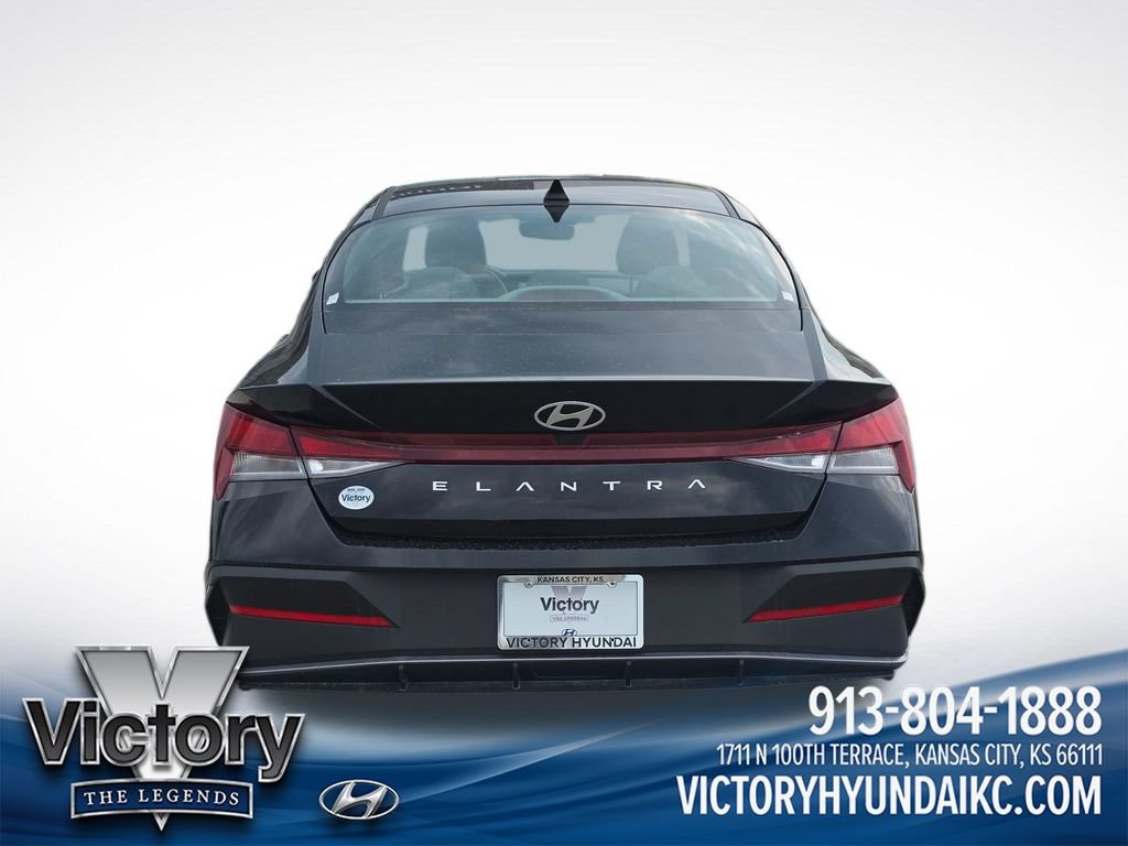 Used 2024 Hyundai Elantra SEL FWD image 4