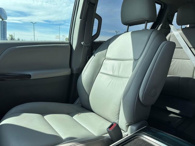 Used 2017 Toyota Sienna XLE w/ XLE Navigation Package AWD/4WD image 15