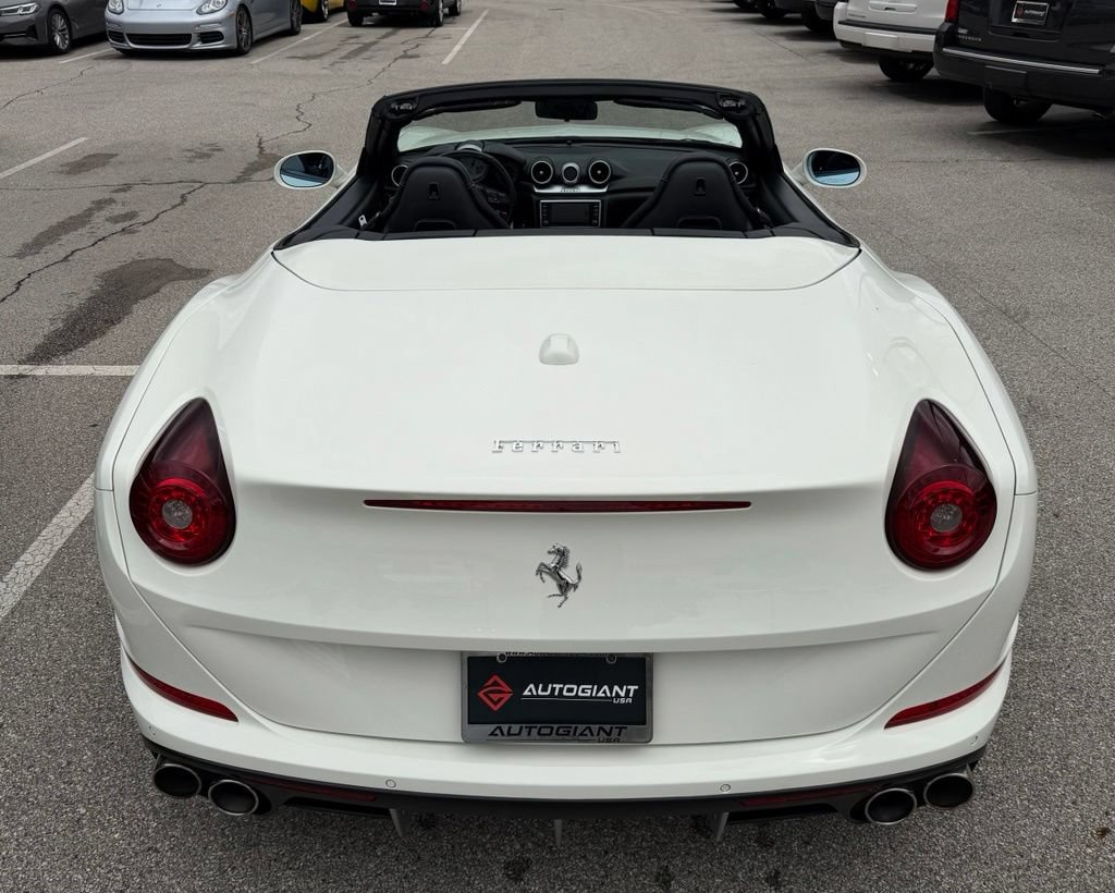 Used 2015 Ferrari California T RWD image 22