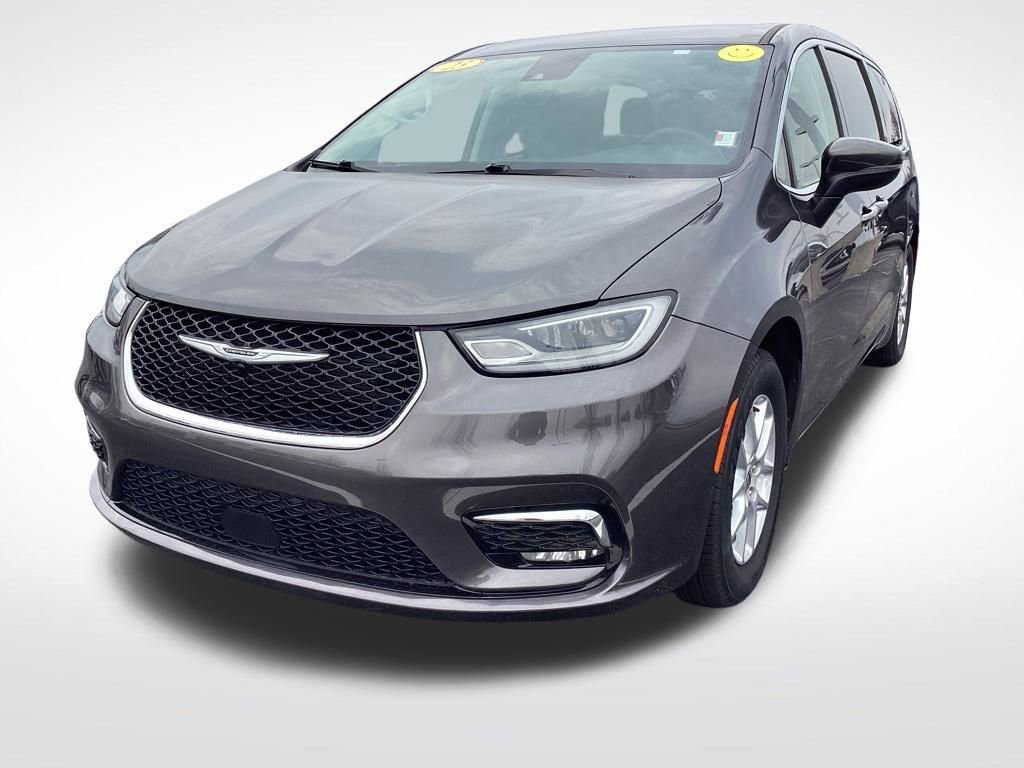 Used 2023 Chrysler Pacifica Touring-L image 5