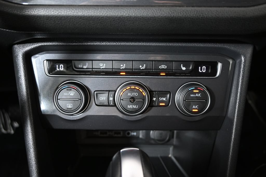 Used 2020 Volkswagen Tiguan SEL AWD/4WD image 29