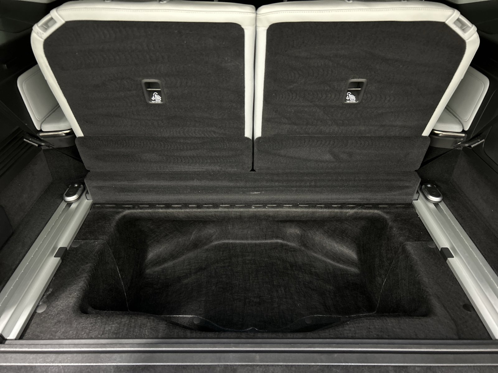 Used 2024 Rivian R1S Adventure image 26