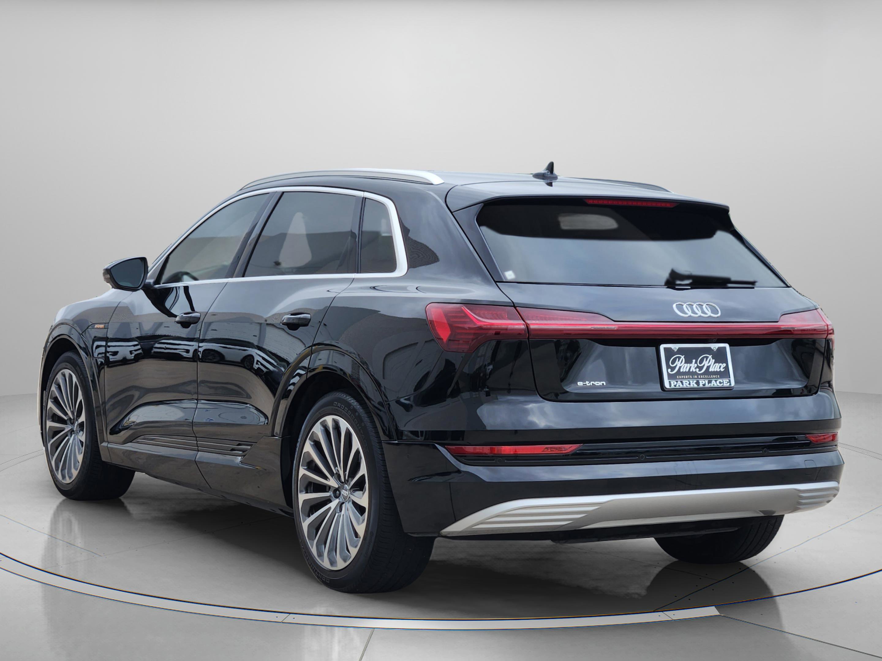 Used 2019 Audi e-tron Prestige w/ Prestige Package image 3
