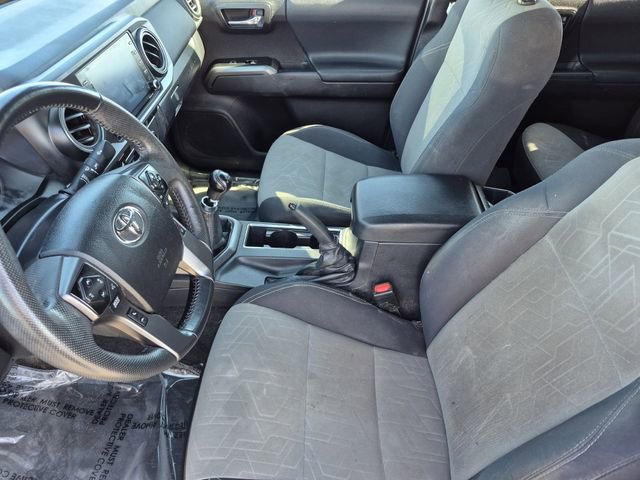 Used 2022 Toyota Tacoma TRD Off-Road AWD/4WD image 24