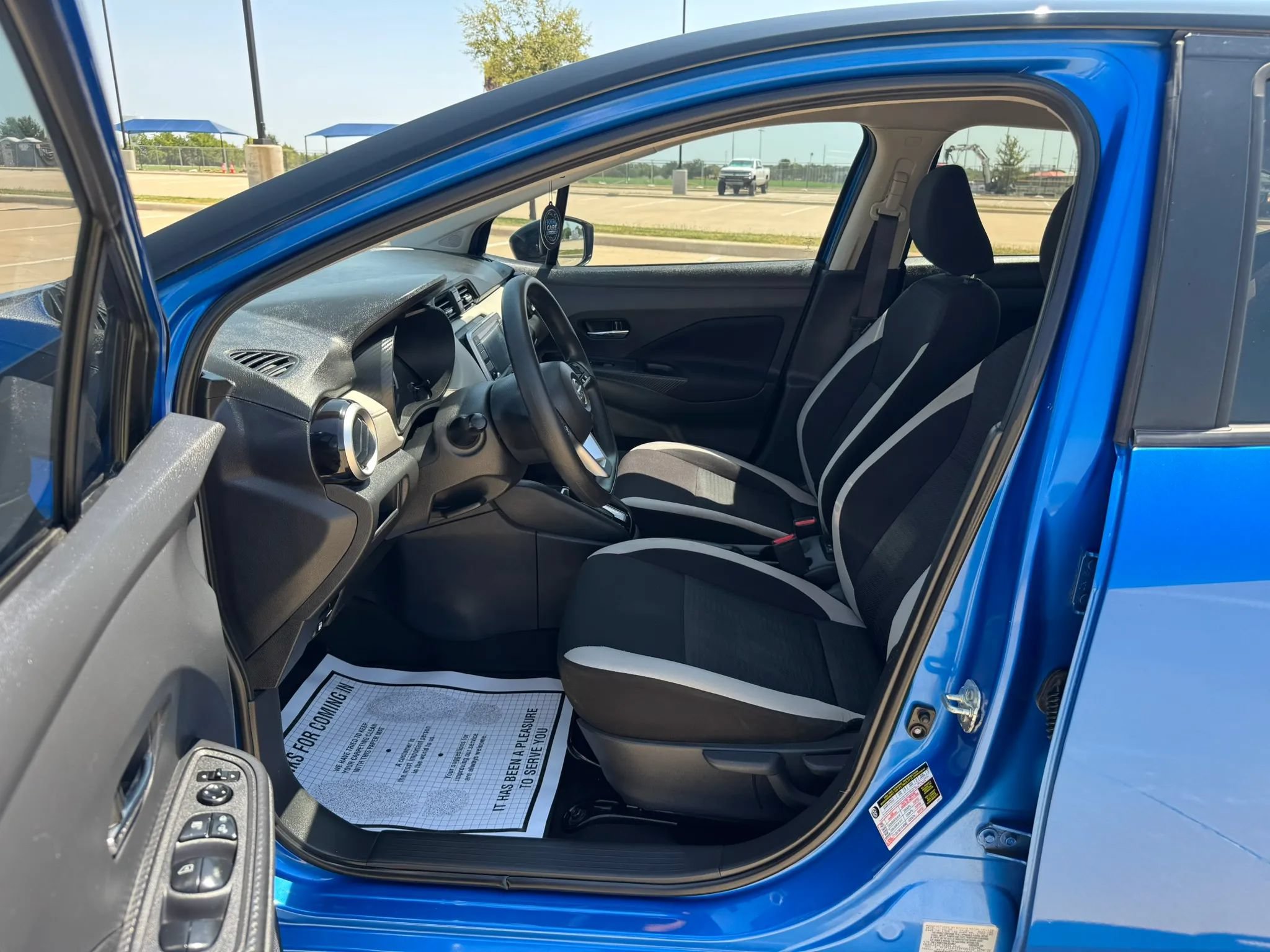 Used 2021 Nissan Versa SV FWD image 17