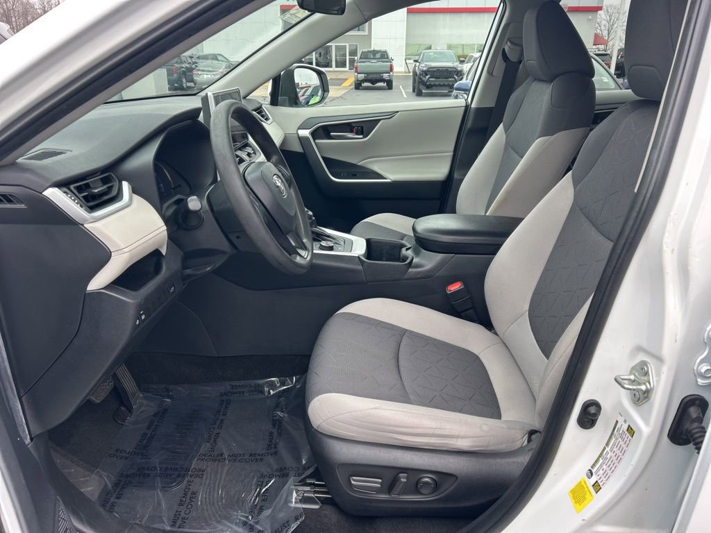 Used 2023 Toyota RAV4 XLE w/ Convenience Package image 2