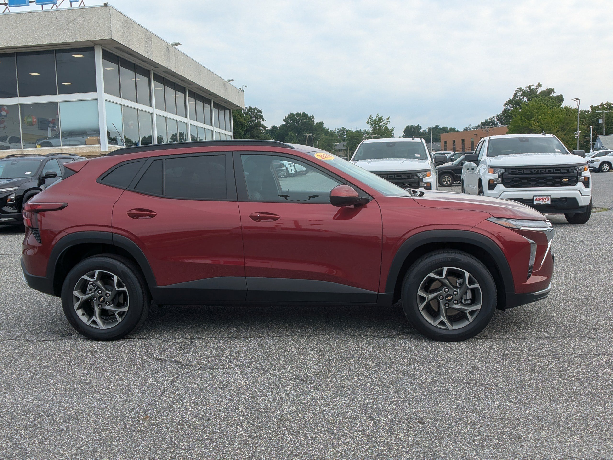 Used 2025 Chevrolet Trax LT w/ LT Convenience Package FWD image 10
