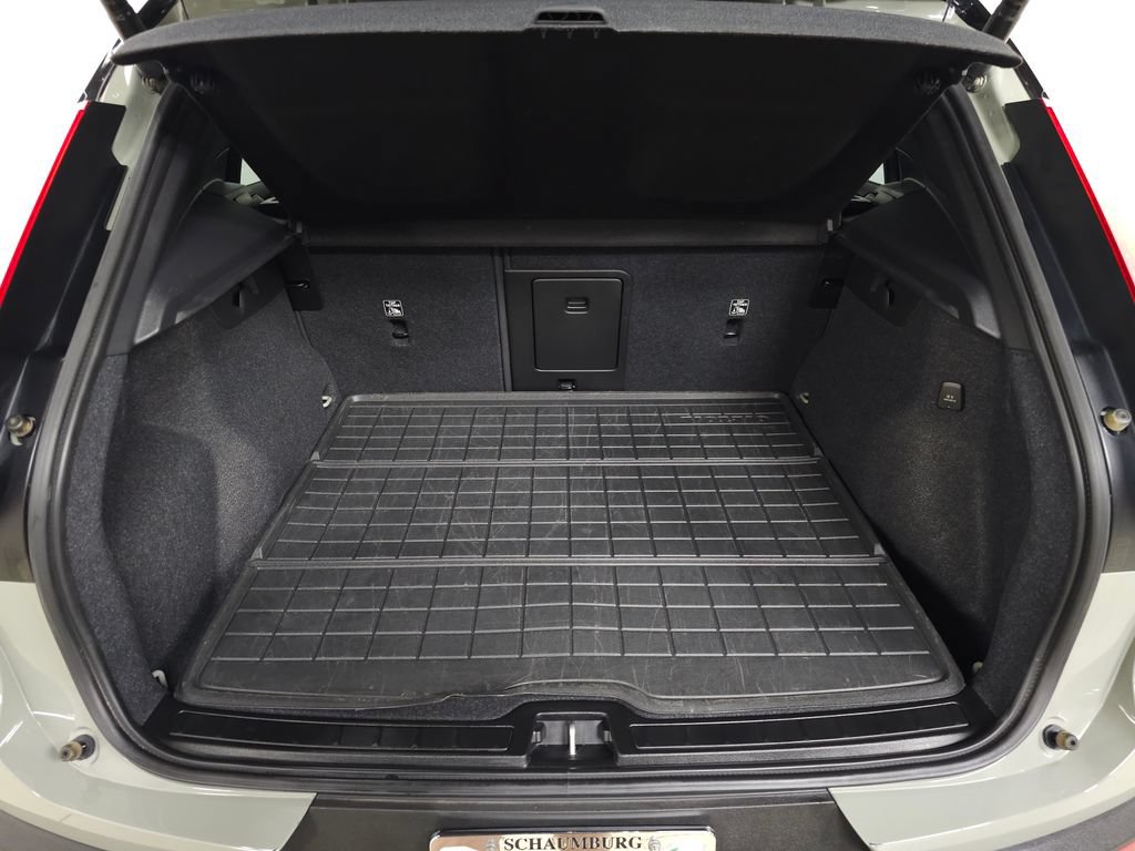 Used 2023 Volvo XC40 Recharge Plus w/ Protection Package Premier AWD/4WD image 9