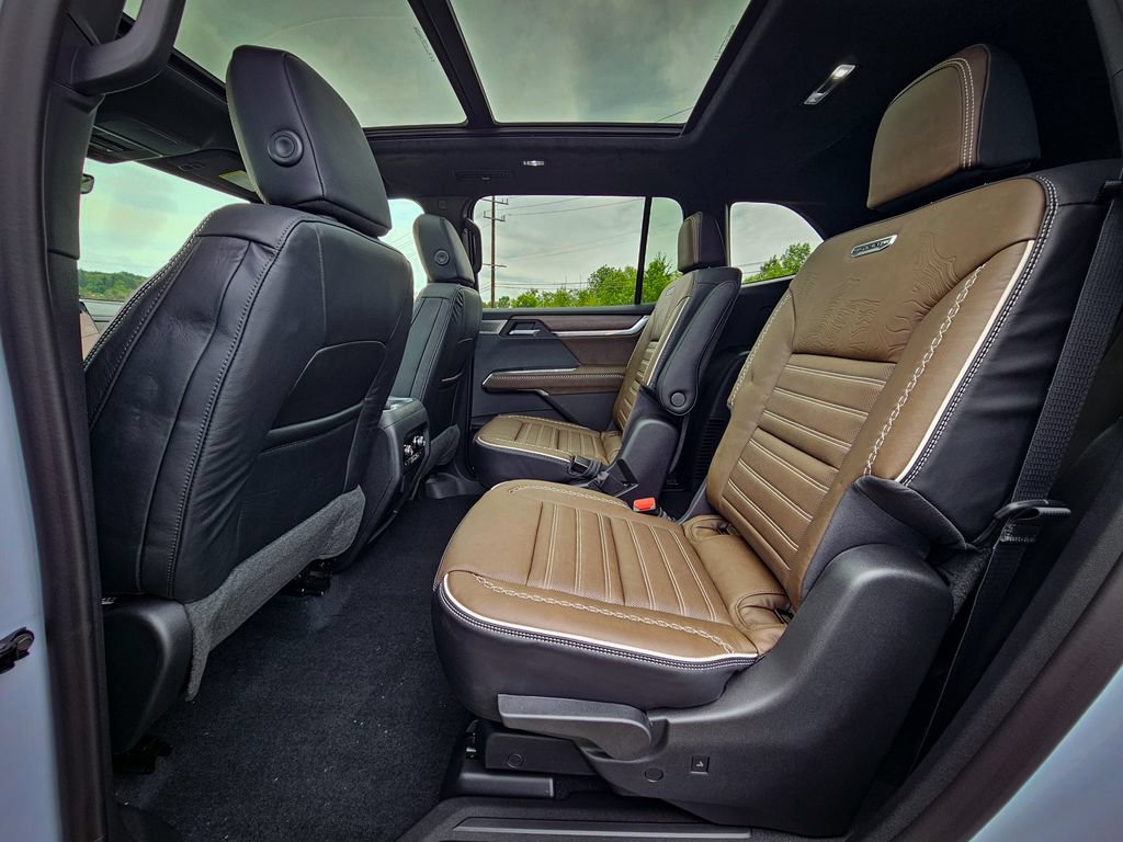 New 2026 GMC Acadia Denali Ultimate w/ LPO, Floor Liner Package AWD/4WD image 35