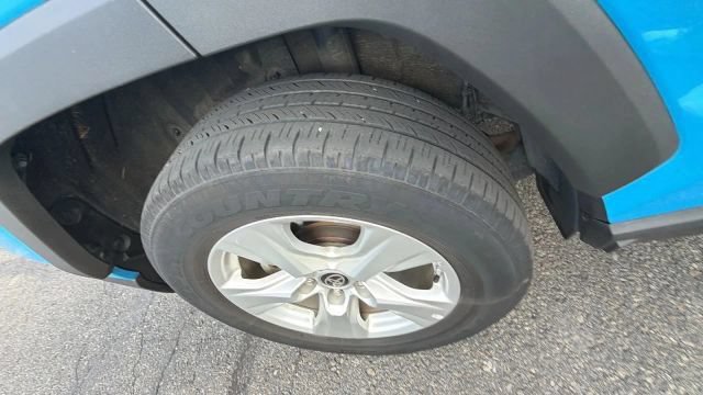 Used 2021 Toyota RAV4 LE AWD/4WD image 15