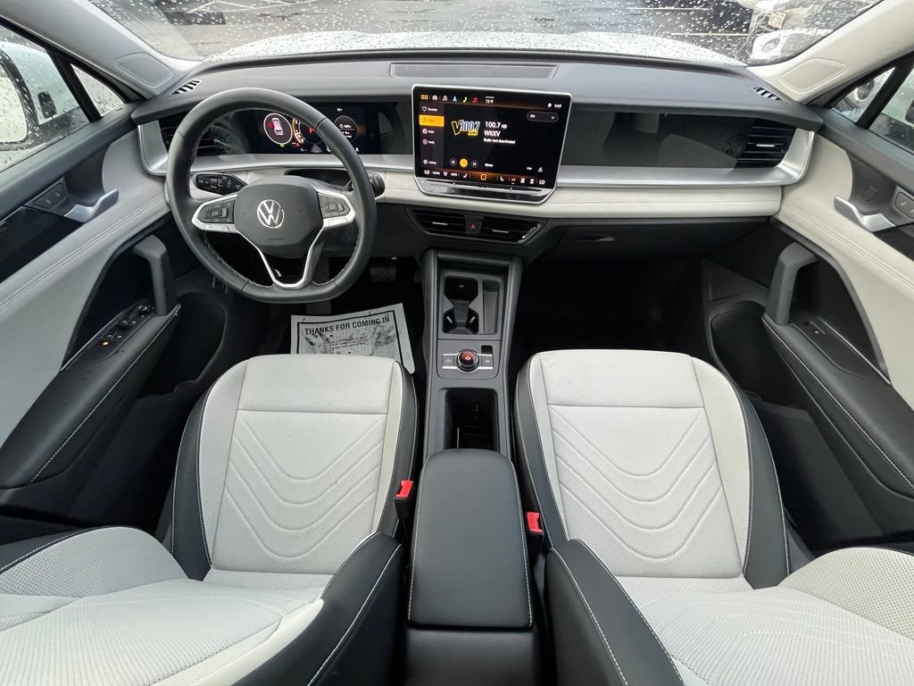 Certified 2025 Volkswagen Tiguan SE w/ Panoramic Sunroof Package AWD/4WD image 13