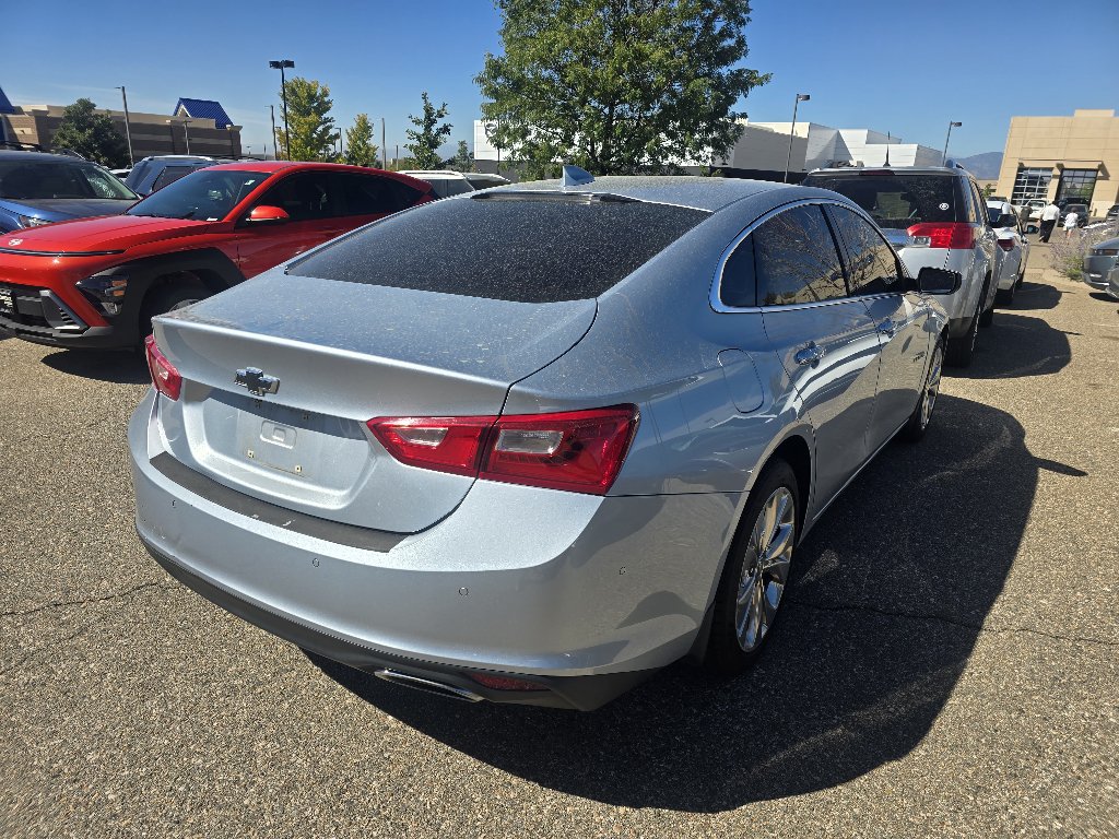 Used 2017 Chevrolet Malibu Premier w/ Driver Confidence Package FWD image 6