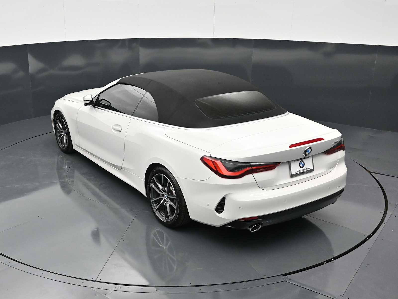 Used 2024 BMW 430i Convertible w/ Premium Package image 21