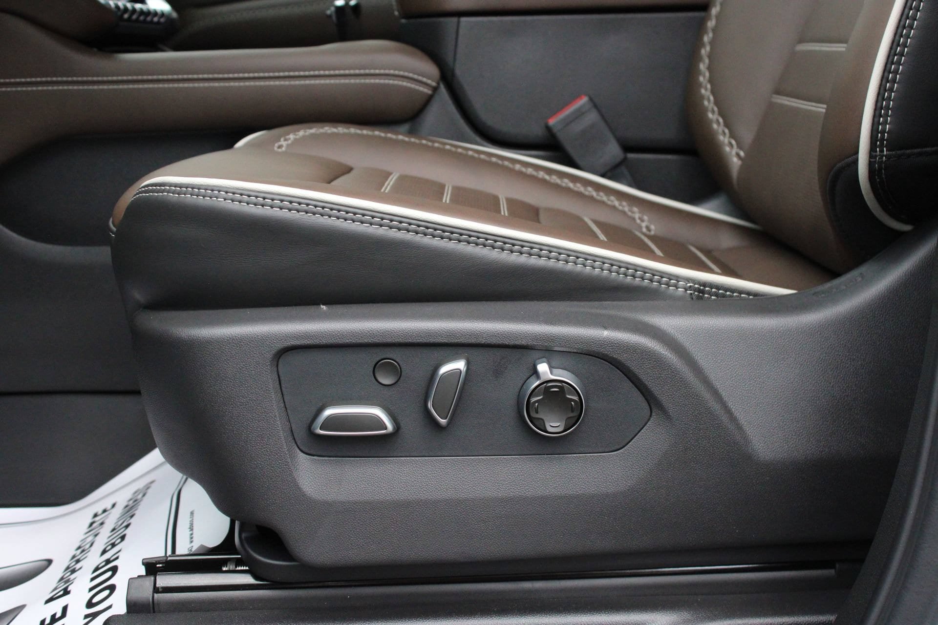 New 2026 GMC Yukon XL Denali Ultimate w/ LPO, Floor Liner Package AWD/4WD image 14