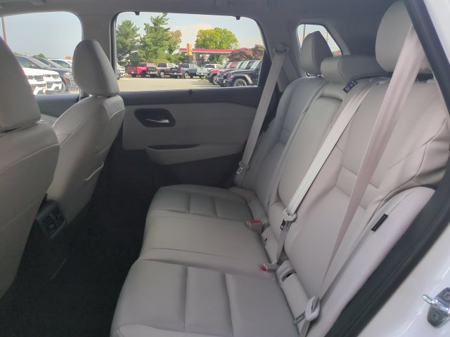 Used 2023 Nissan Rogue SV w/ SV Premium B Package FWD image 14