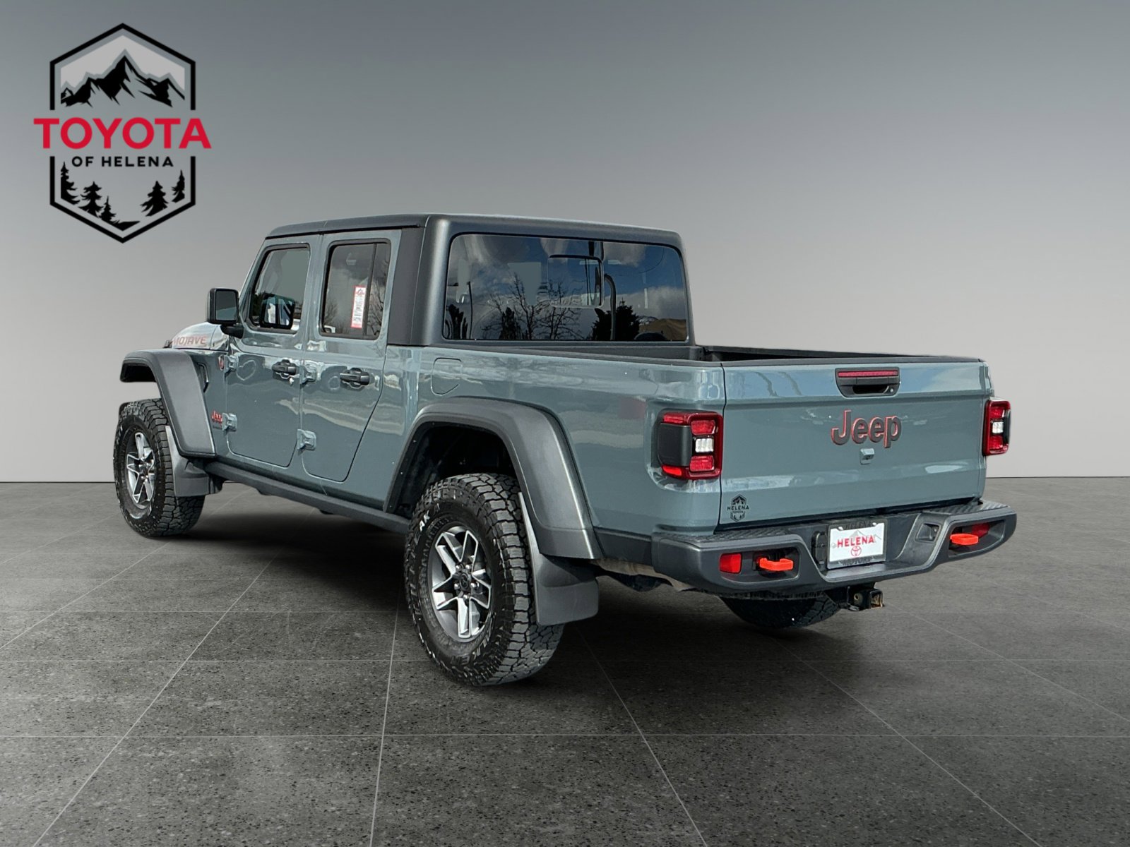 Used 2025 Jeep Gladiator Mojave w/ Convenience Group image 3