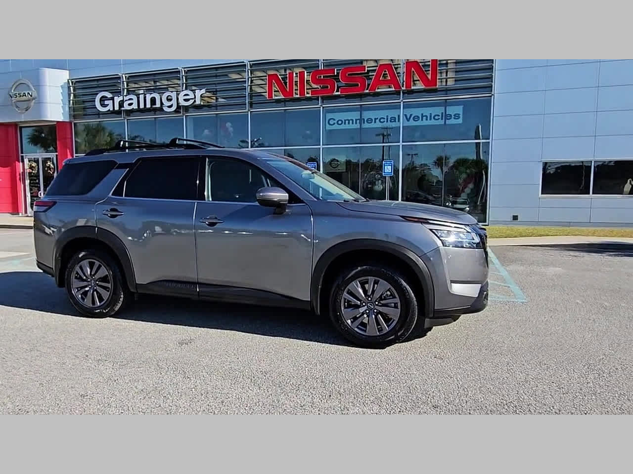 Used 2022 Nissan Pathfinder SV w/ SV Black Package image 38