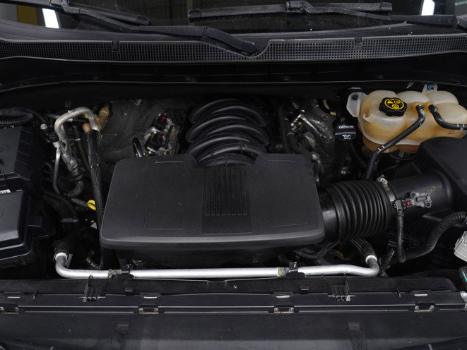 Used 2022 Chevrolet Suburban LT w/ Luxury Package image 35