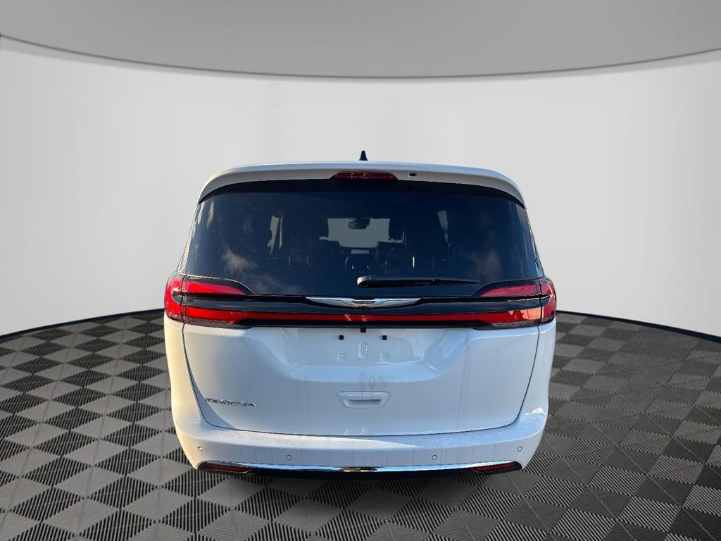 New 2026 Chrysler Pacifica Select image 2
