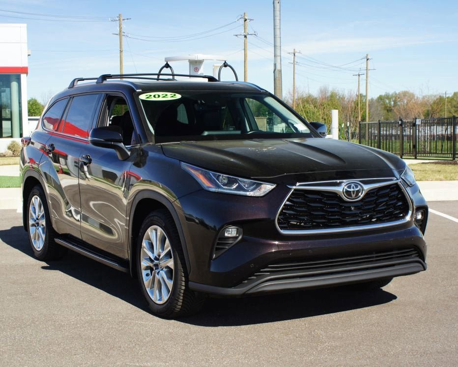 Used 2022 Toyota Highlander Limited AWD/4WD image 2