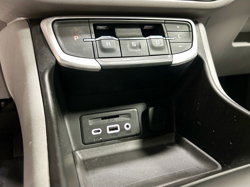 Used 2023 GMC Terrain SLT image 16