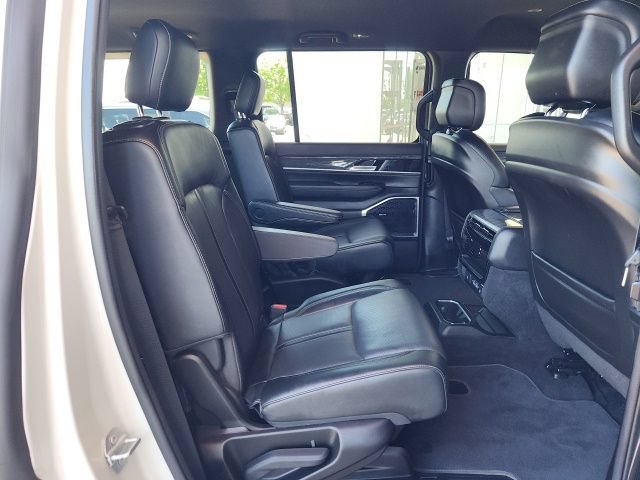 Used 2022 Jeep Wagoneer Series III w/ Flexible Seating Group AWD/4WD image 28