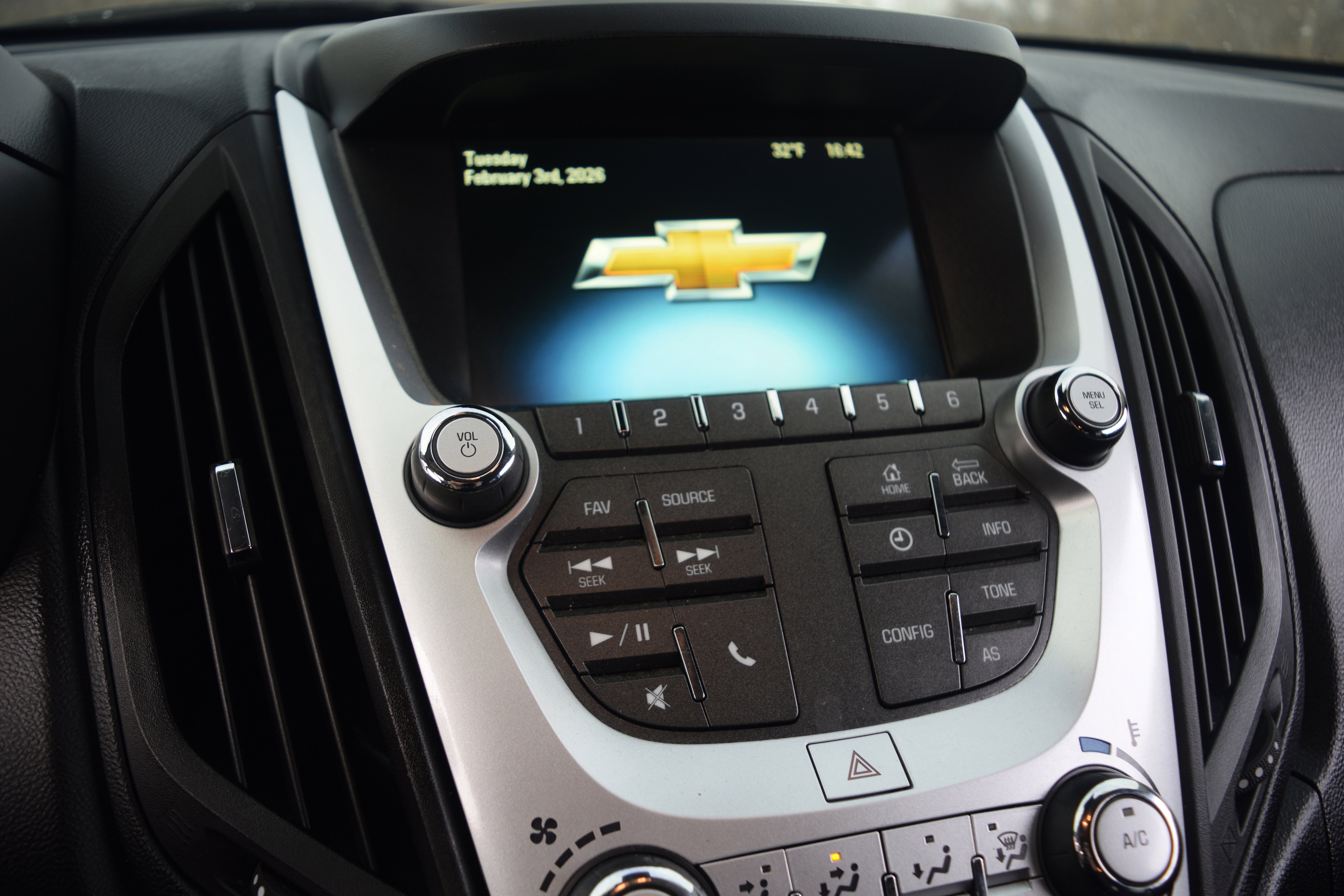 Used 2017 Chevrolet Equinox LS image 8