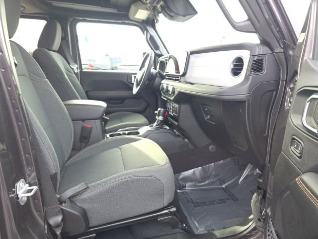 Used 2025 Jeep Wrangler Unlimited Sahara w/ Safety Group image 36