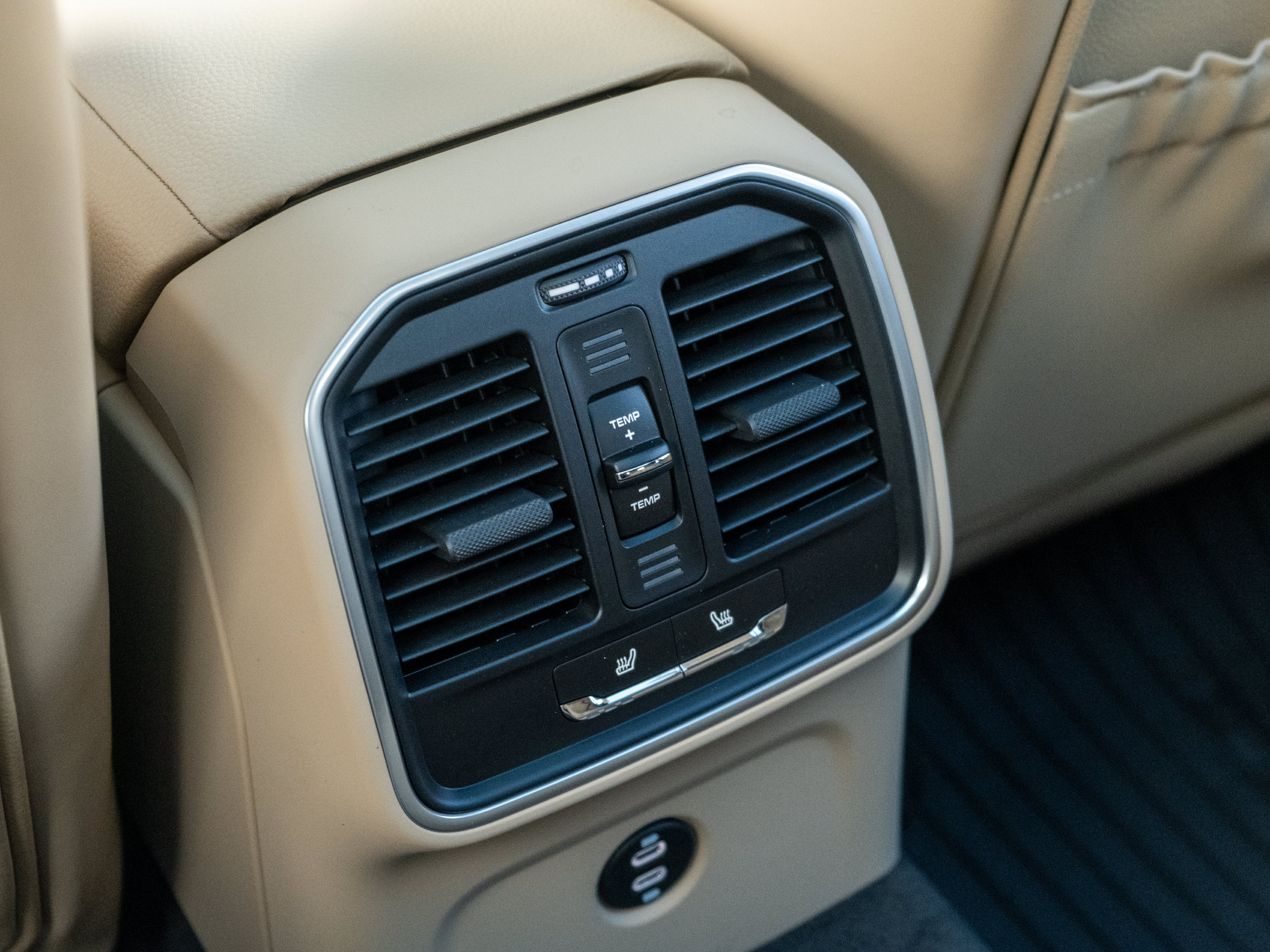 Certified 2026 Porsche Macan AWD/4WD image 38