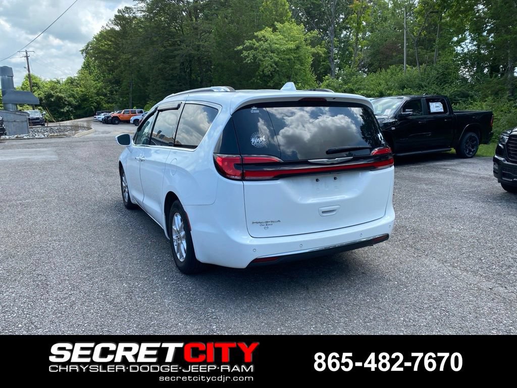 Used 2021 Chrysler Pacifica Touring-L FWD image 7